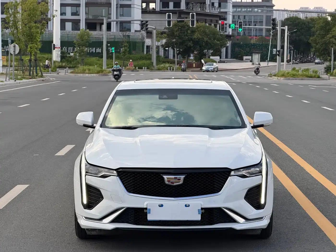 Cadillac CT4 2021 28T Fashion Edition — миниатюра 2