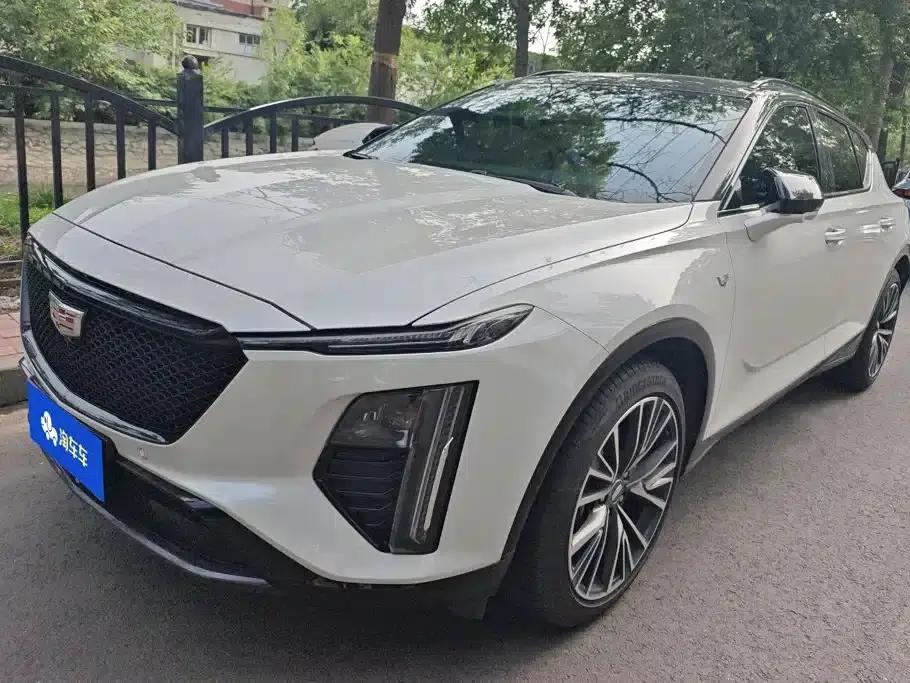 2023 Cadillac GT4 25T Premium — миниатюра 1