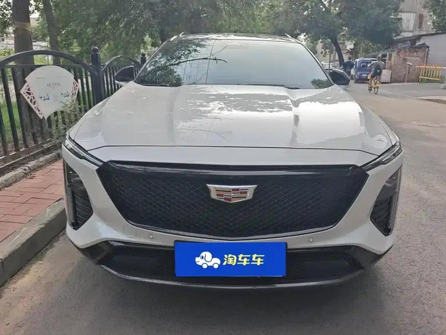 2023 Cadillac GT4 25T Premium — миниатюра 2