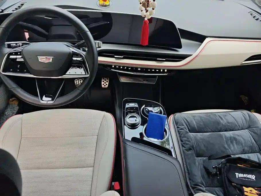 2023 Cadillac GT4 25T Premium — миниатюра 12