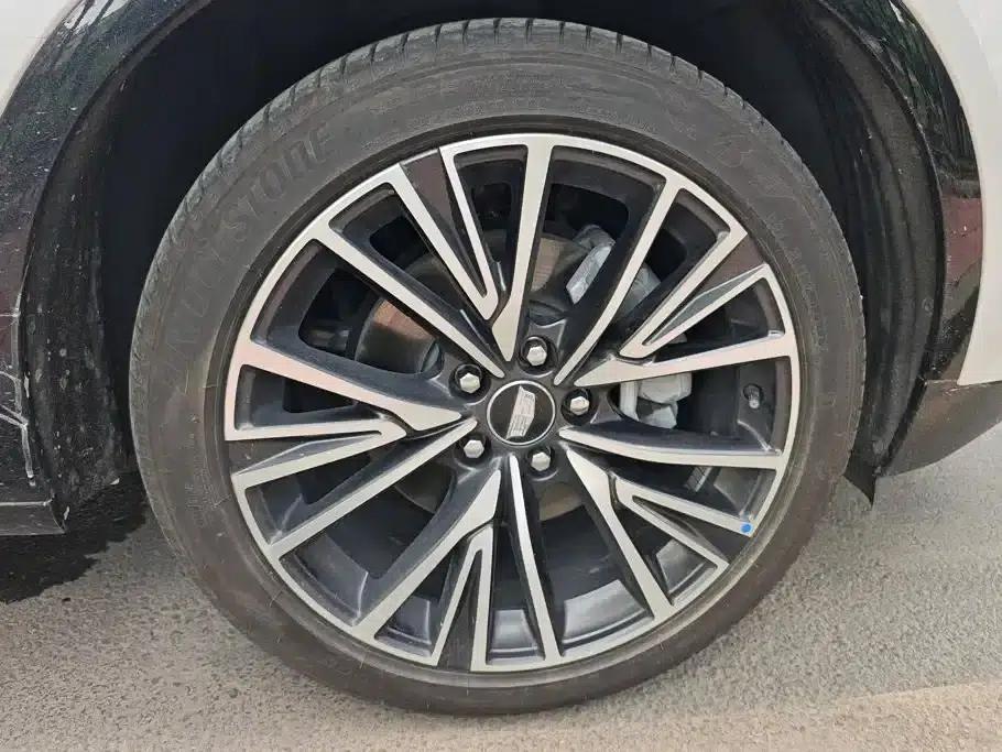 2023 Cadillac GT4 25T Premium — миниатюра 6