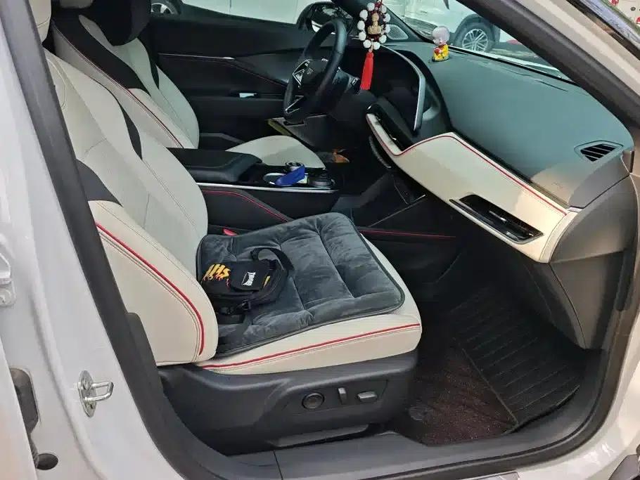 2023 Cadillac GT4 25T Premium — миниатюра 8