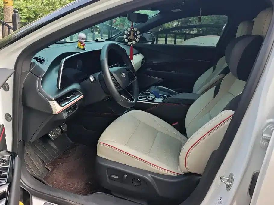 2023 Cadillac GT4 25T Premium — миниатюра 9