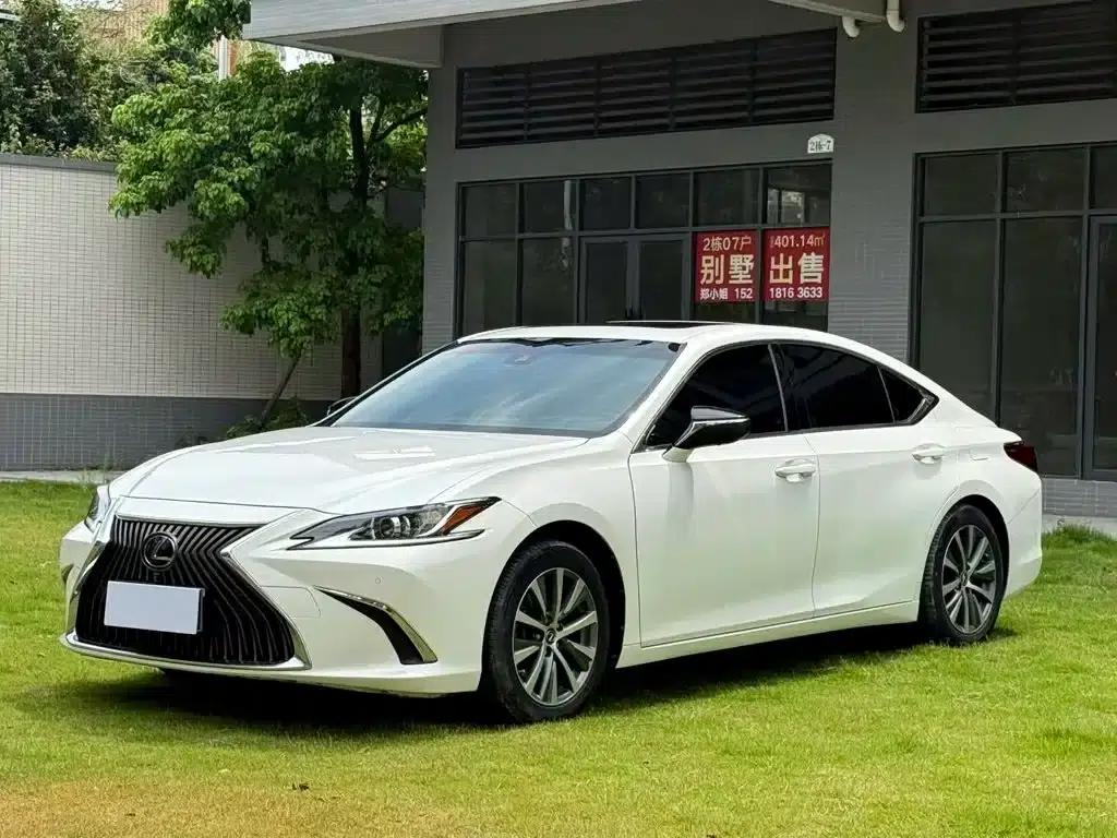 Lexus ES 2020 300h Premium Edition (China V Emission Standard) — миниатюра 1