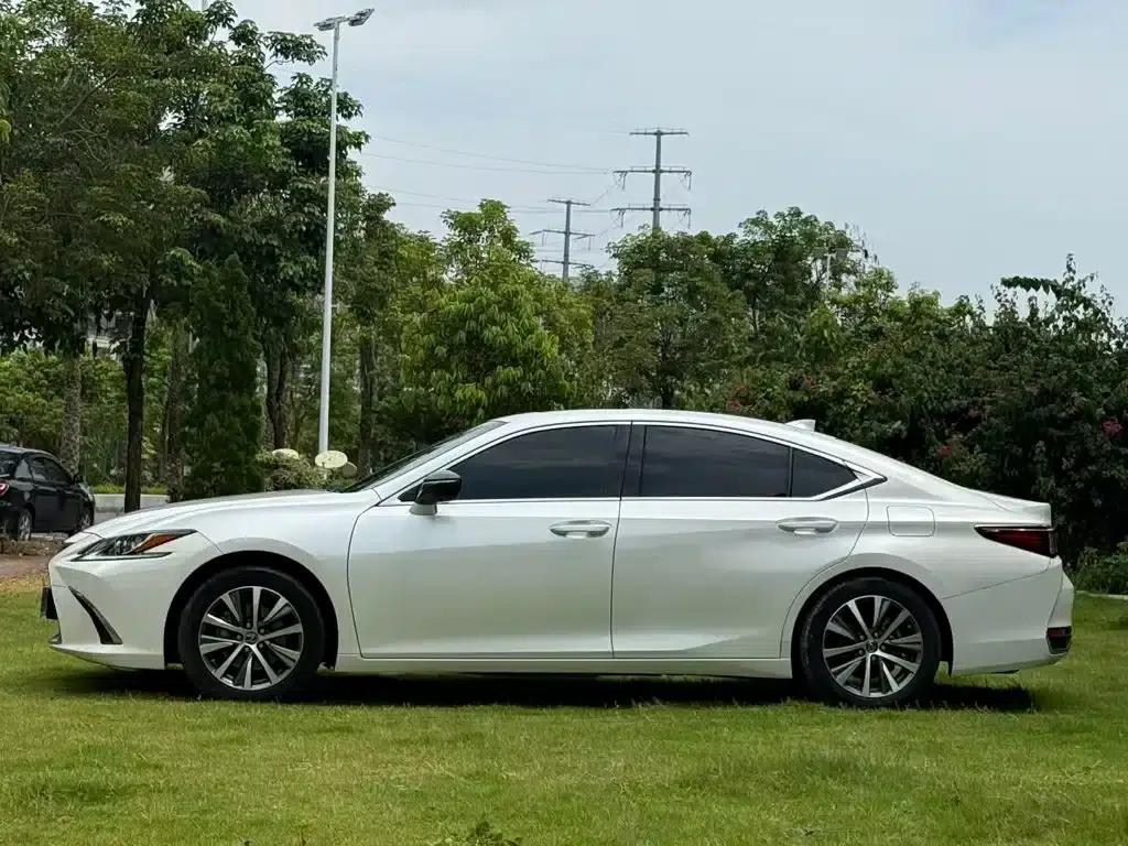Lexus ES 2020 300h Premium Edition (China V Emission Standard) — миниатюра 4