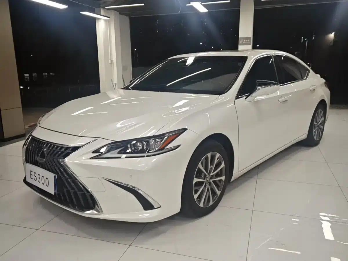 Lexus ES 2022 300h Premium Edition — миниатюра 1
