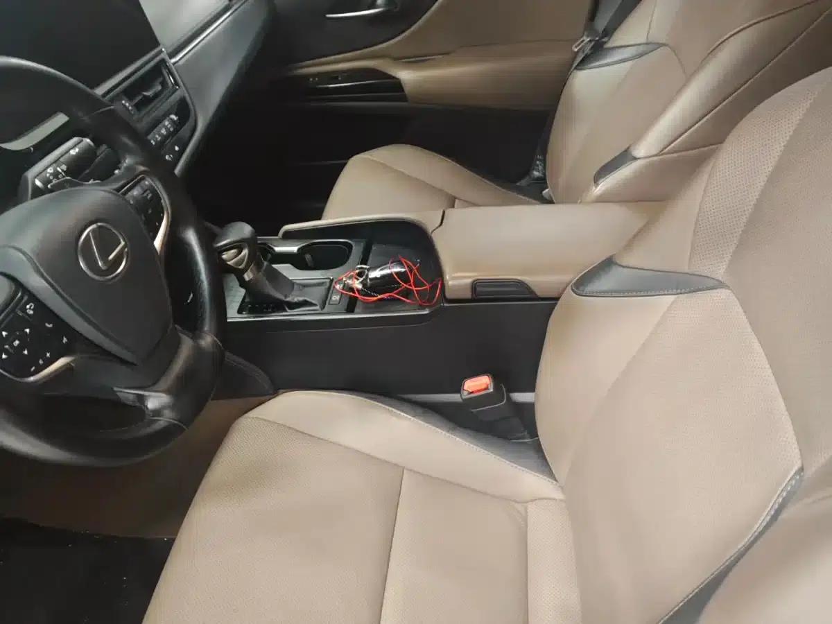 Lexus ES 2022 300h Premium Edition — миниатюра 4