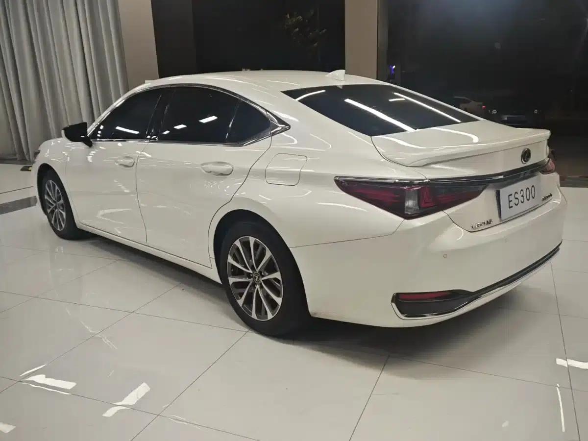 Lexus ES 2022 300h Premium Edition — миниатюра 7