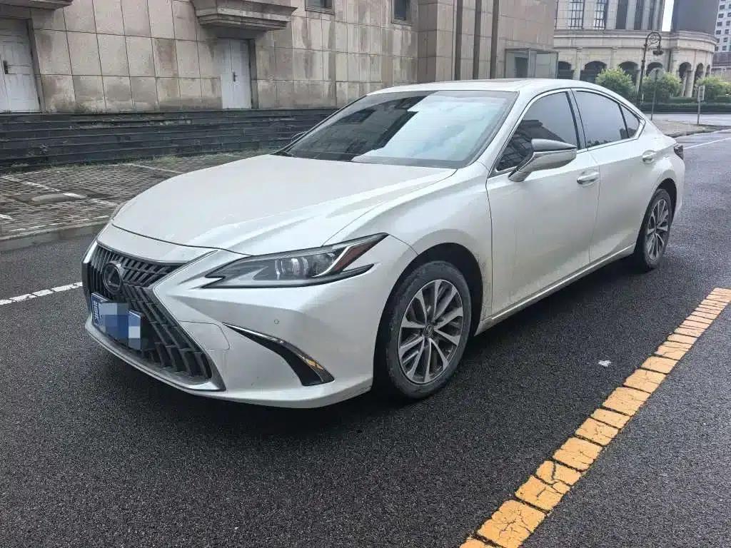 Lexus ES 2022 200 Premium Edition — миниатюра 2