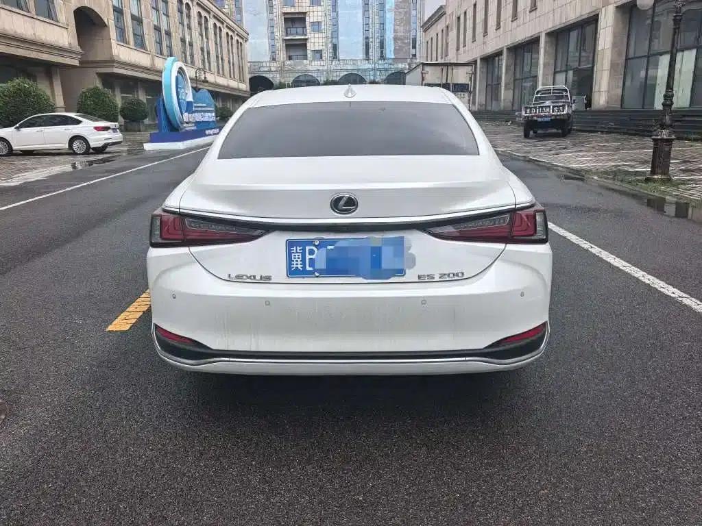 Lexus ES 2022 200 Premium Edition — миниатюра 4