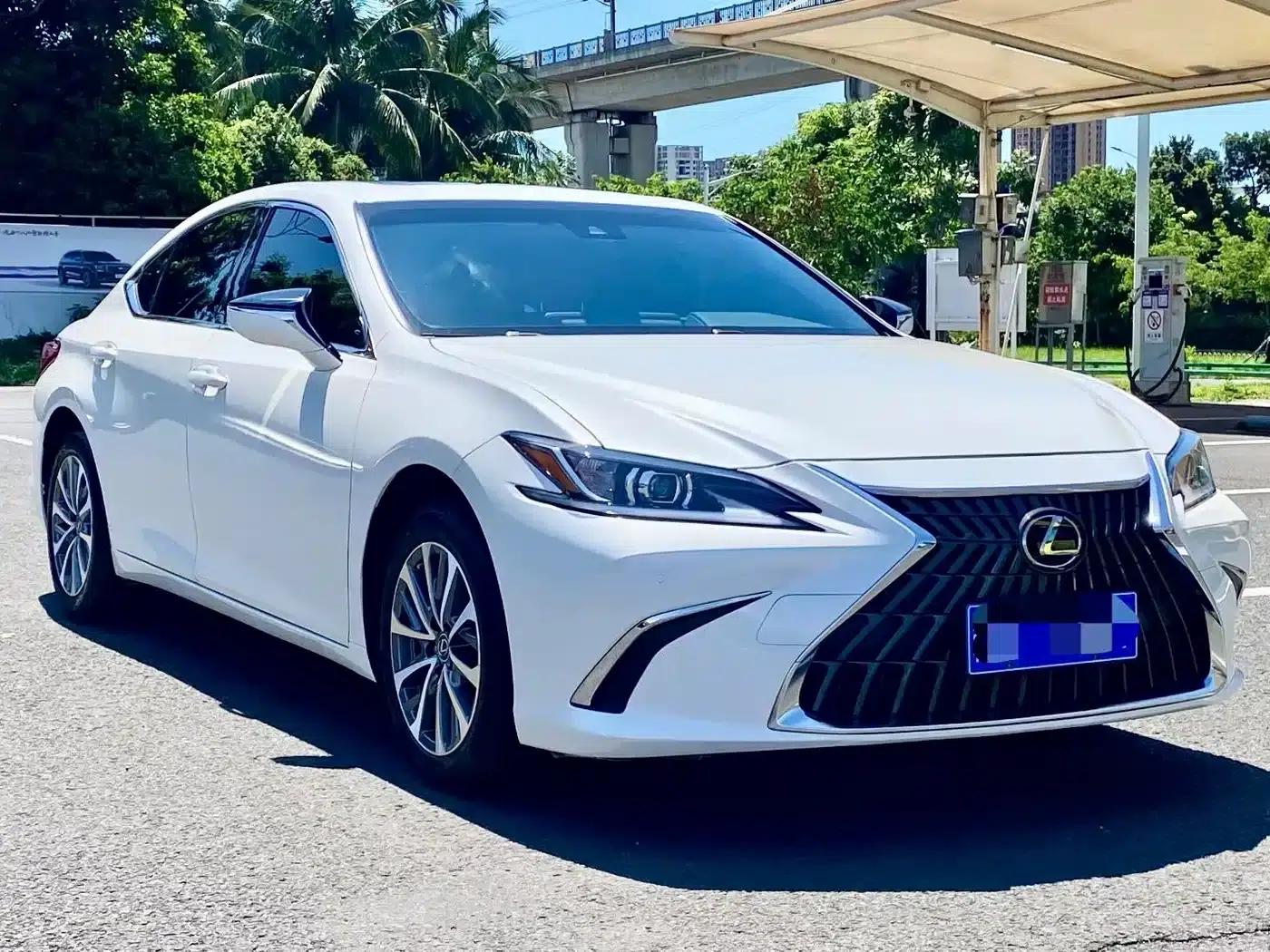 Lexus ES 2023 200 Premium Edition — миниатюра 3