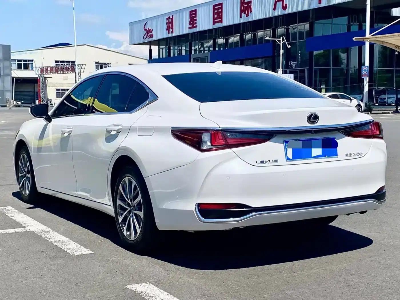 Lexus ES 2023 200 Premium Edition — миниатюра 4