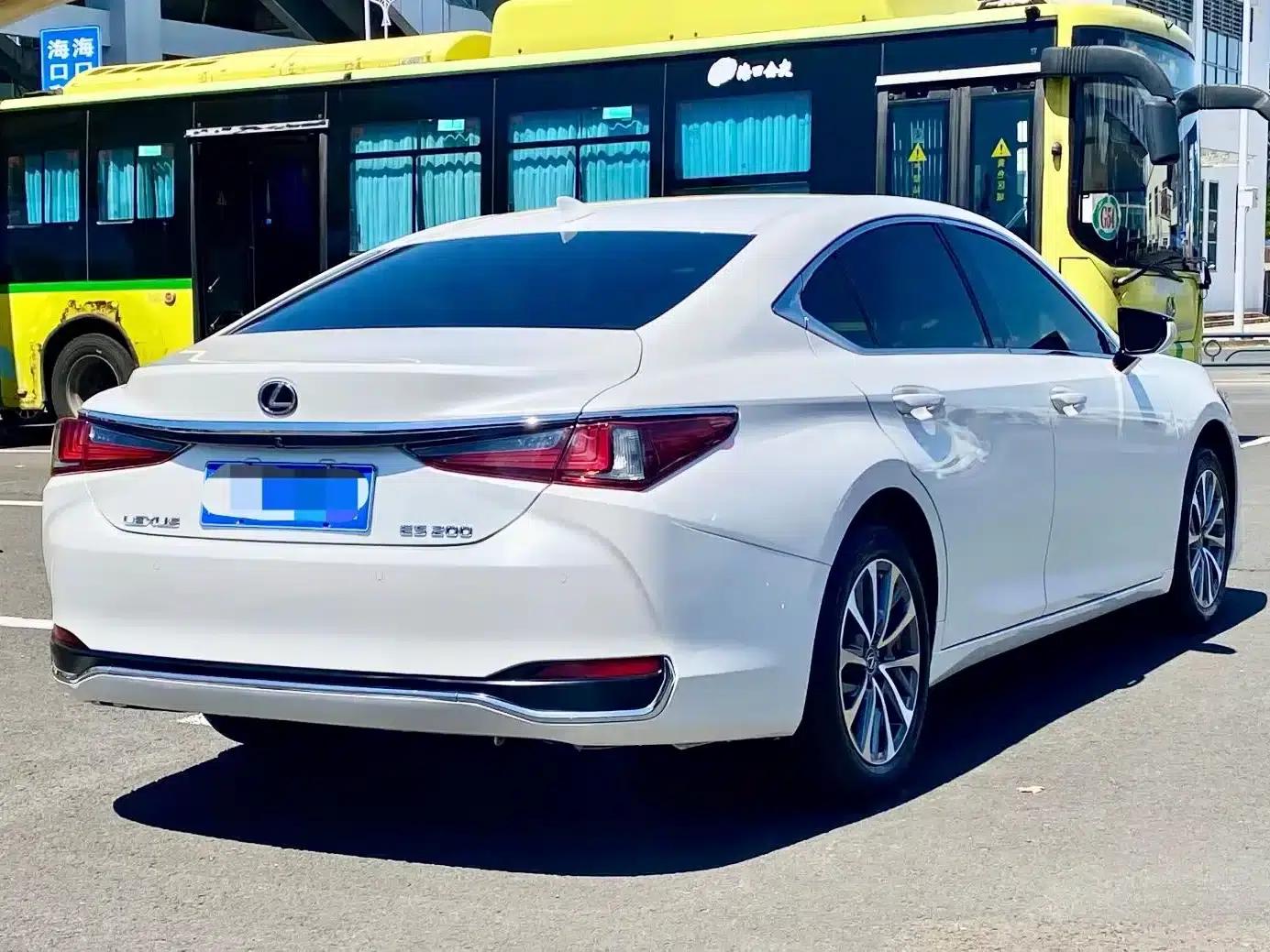 Lexus ES 2023 200 Premium Edition — миниатюра 6