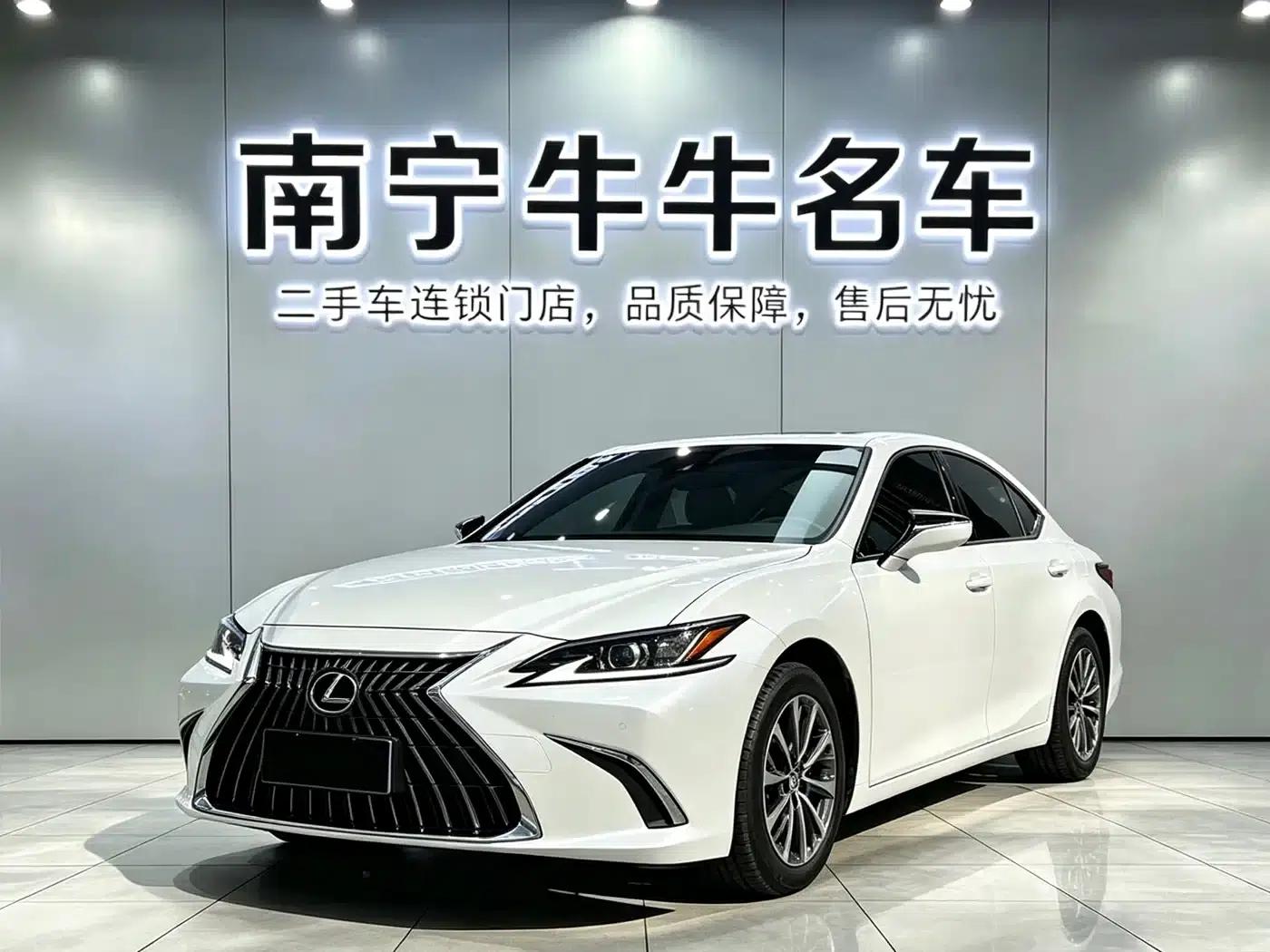 Lexus ES 2023 200 Premium Edition — миниатюра 1