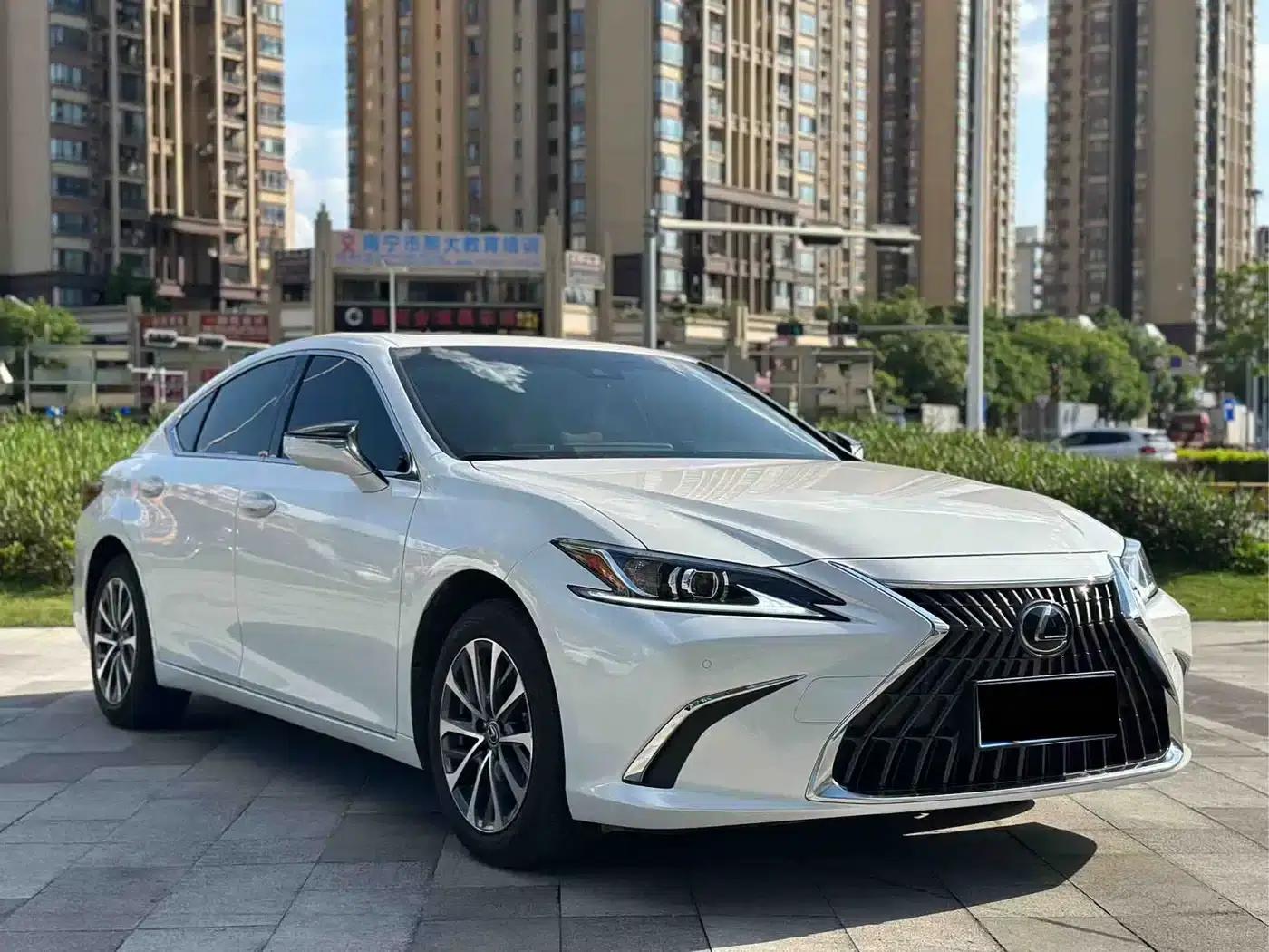 Lexus ES 2023 200 Premium Edition — миниатюра 3