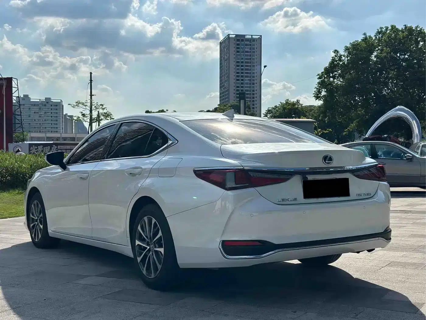 Lexus ES 2023 200 Premium Edition — миниатюра 4