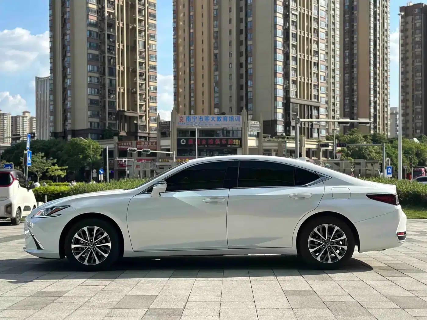 Lexus ES 2023 200 Premium Edition — миниатюра 7