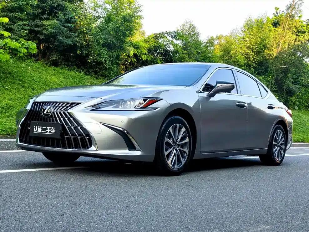 Lexus ES 2022 300h Premium Edition — миниатюра 1