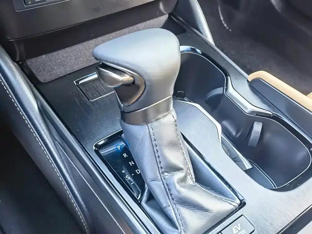 Lexus ES 2022 300h Premium Edition — миниатюра 12