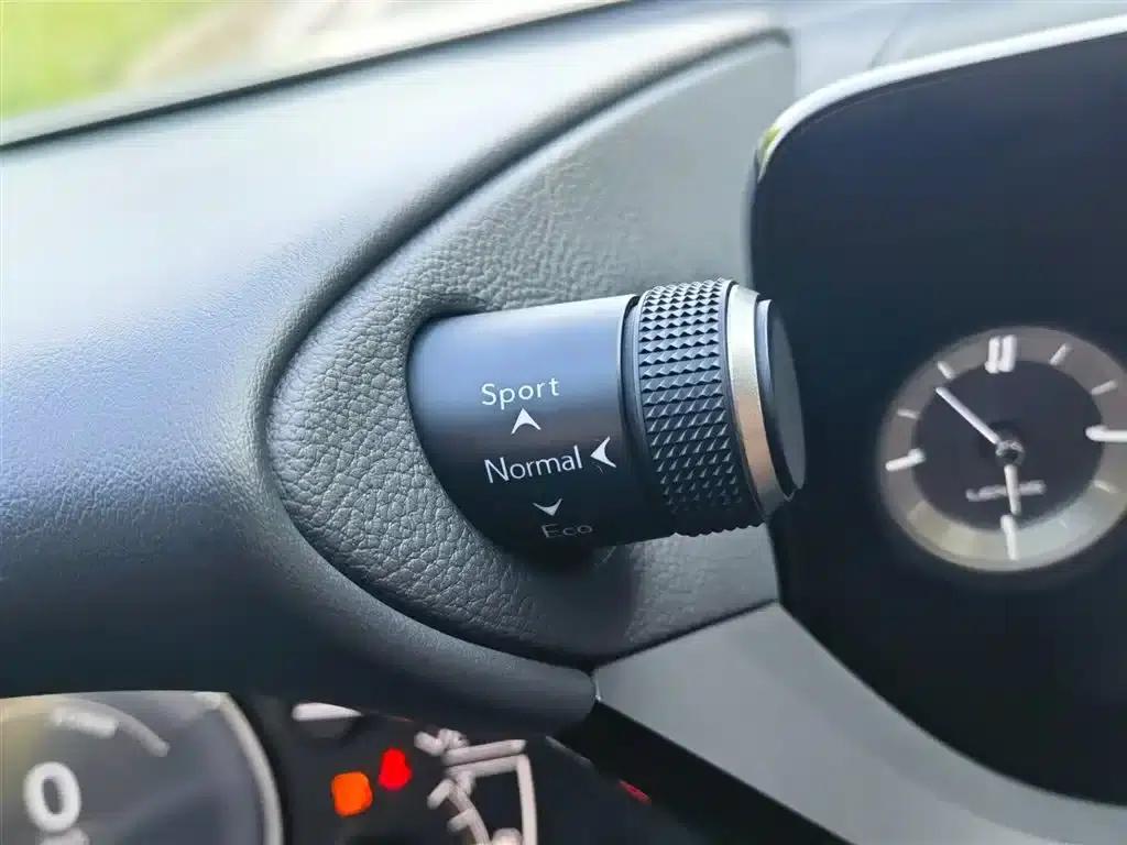 Lexus ES 2022 300h Premium Edition — миниатюра 22