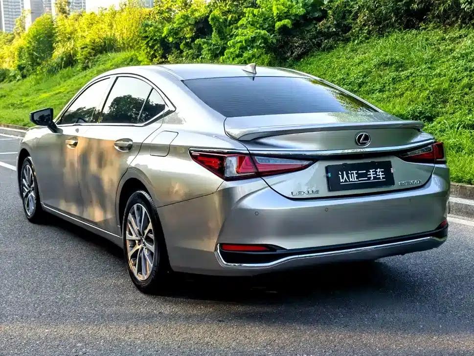 Lexus ES 2022 300h Premium Edition — миниатюра 5