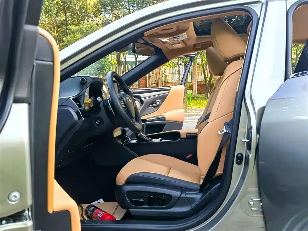Lexus ES 2022 300h Premium Edition — миниатюра 9