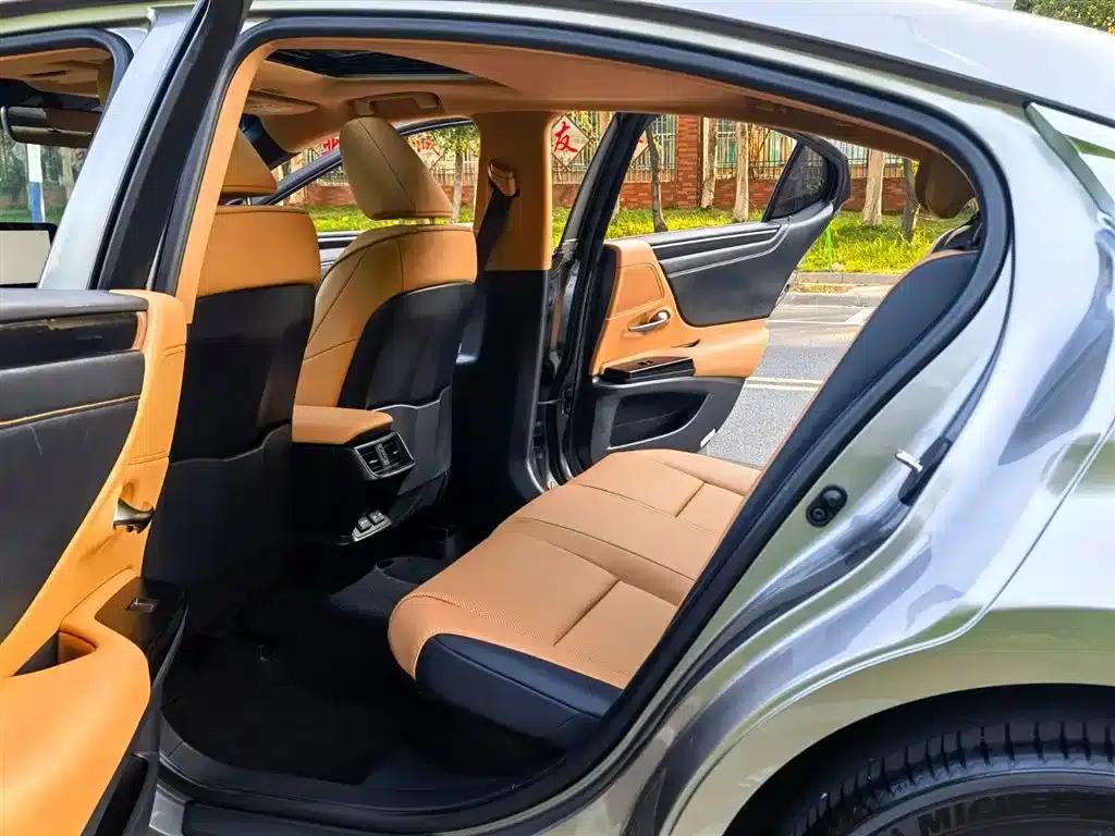 Lexus ES 2022 300h Premium Edition — миниатюра 10