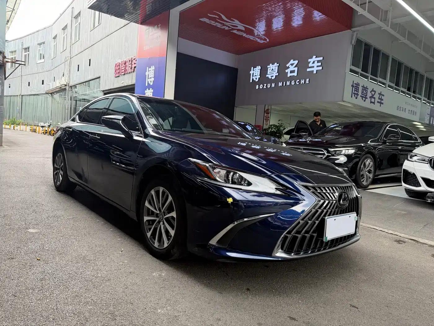 Lexus ES 2023 200 Premium Edition — миниатюра 3
