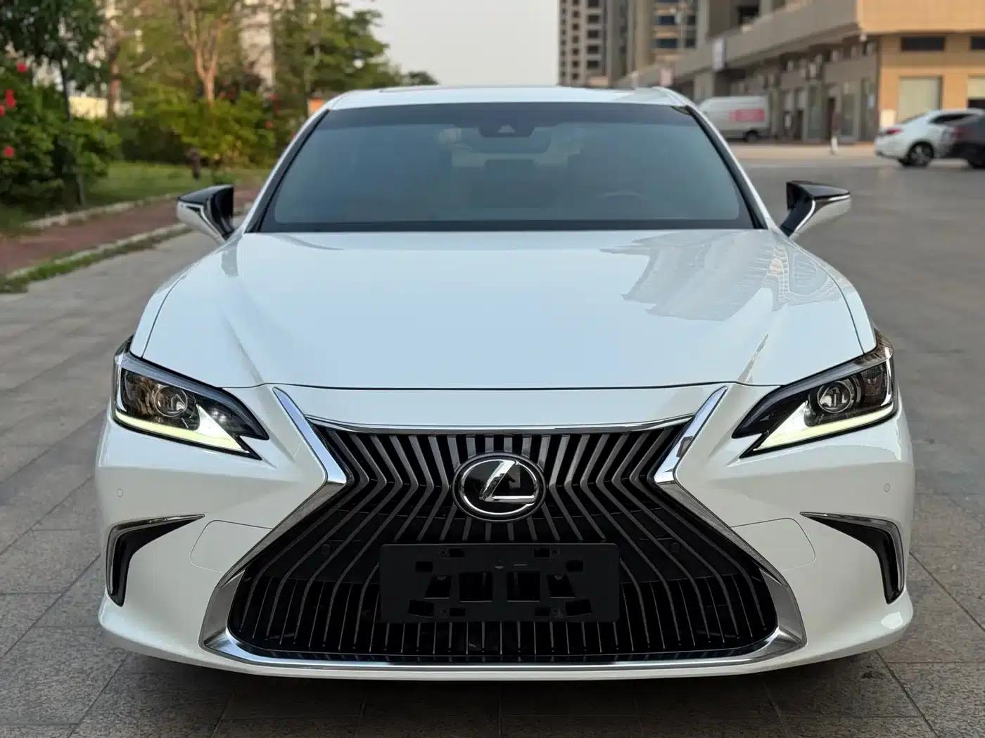 Lexus ES 2020 200 Excellence Edition — миниатюра 1