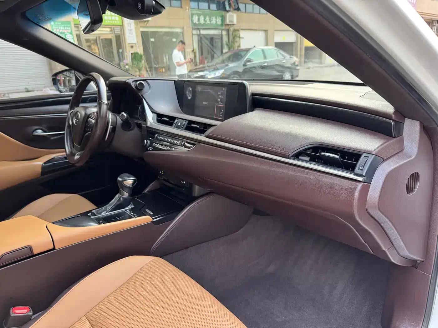 Lexus ES 2020 200 Excellence Edition — миниатюра 12