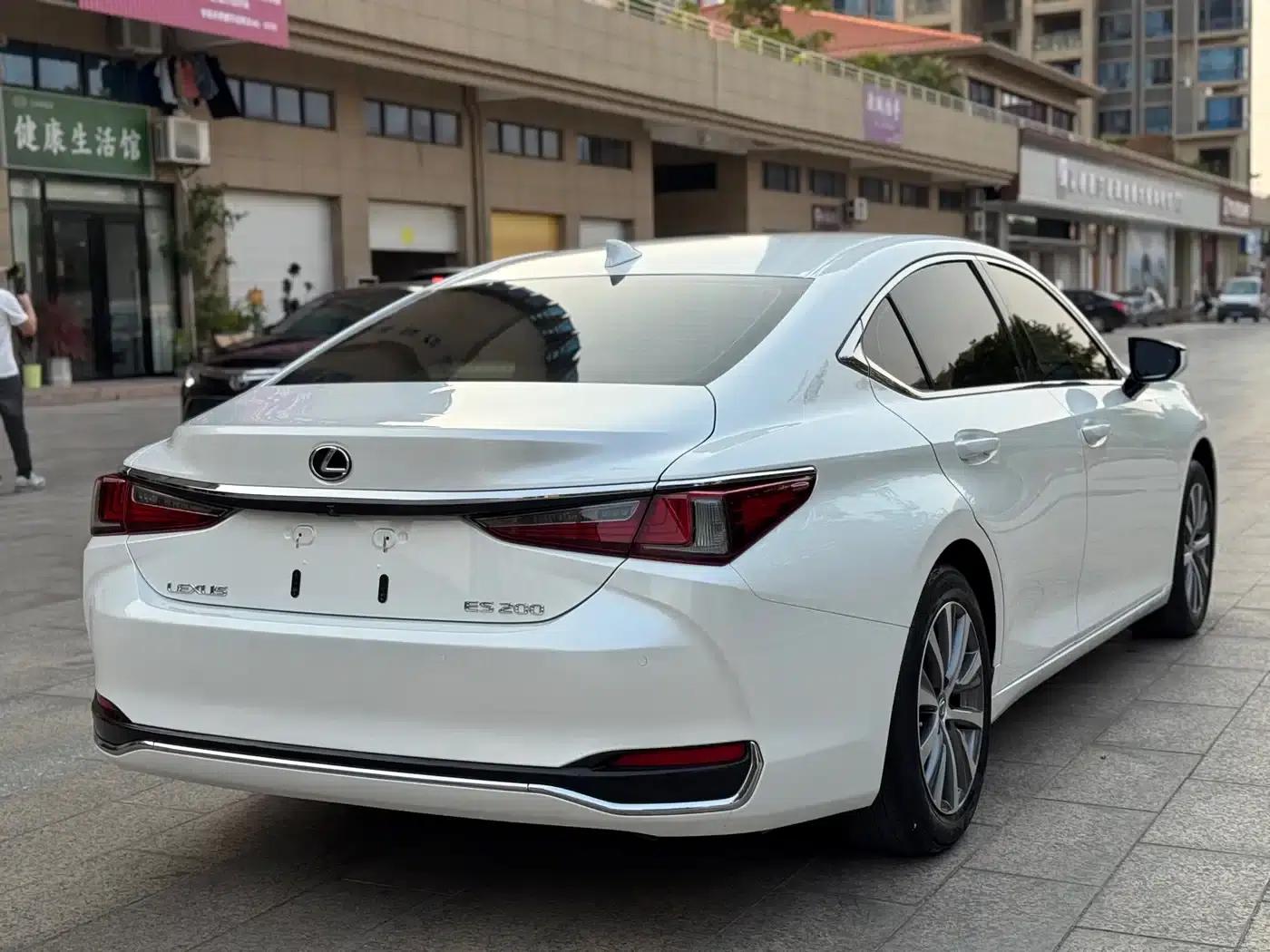 Lexus ES 2020 200 Excellence Edition — миниатюра 6