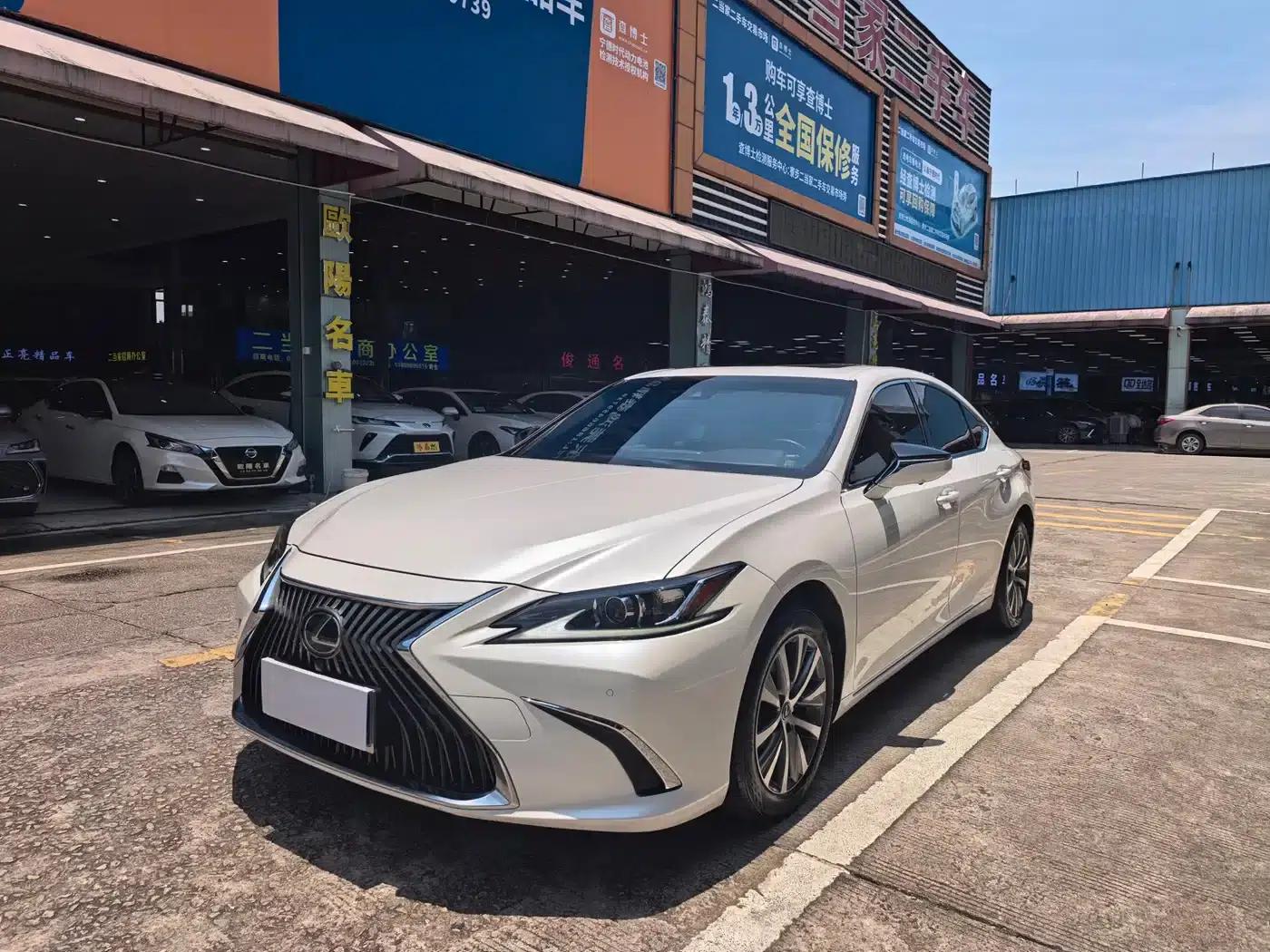 Lexus ES 2021 Model 200 Premium Edition — миниатюра 1