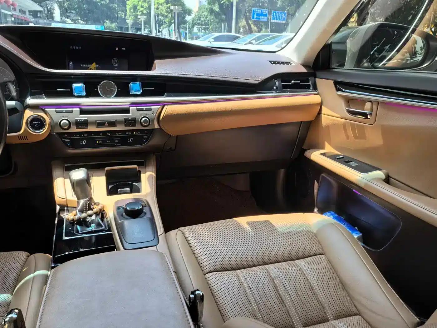Lexus ES 2015 300h Comfort Edition — миниатюра 12