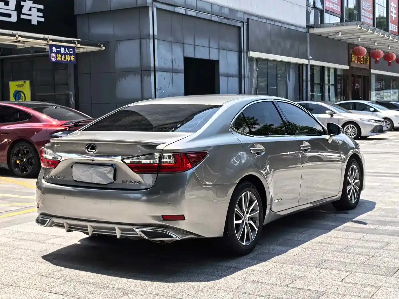 Lexus ES 2015 300h Comfort Edition — миниатюра 4
