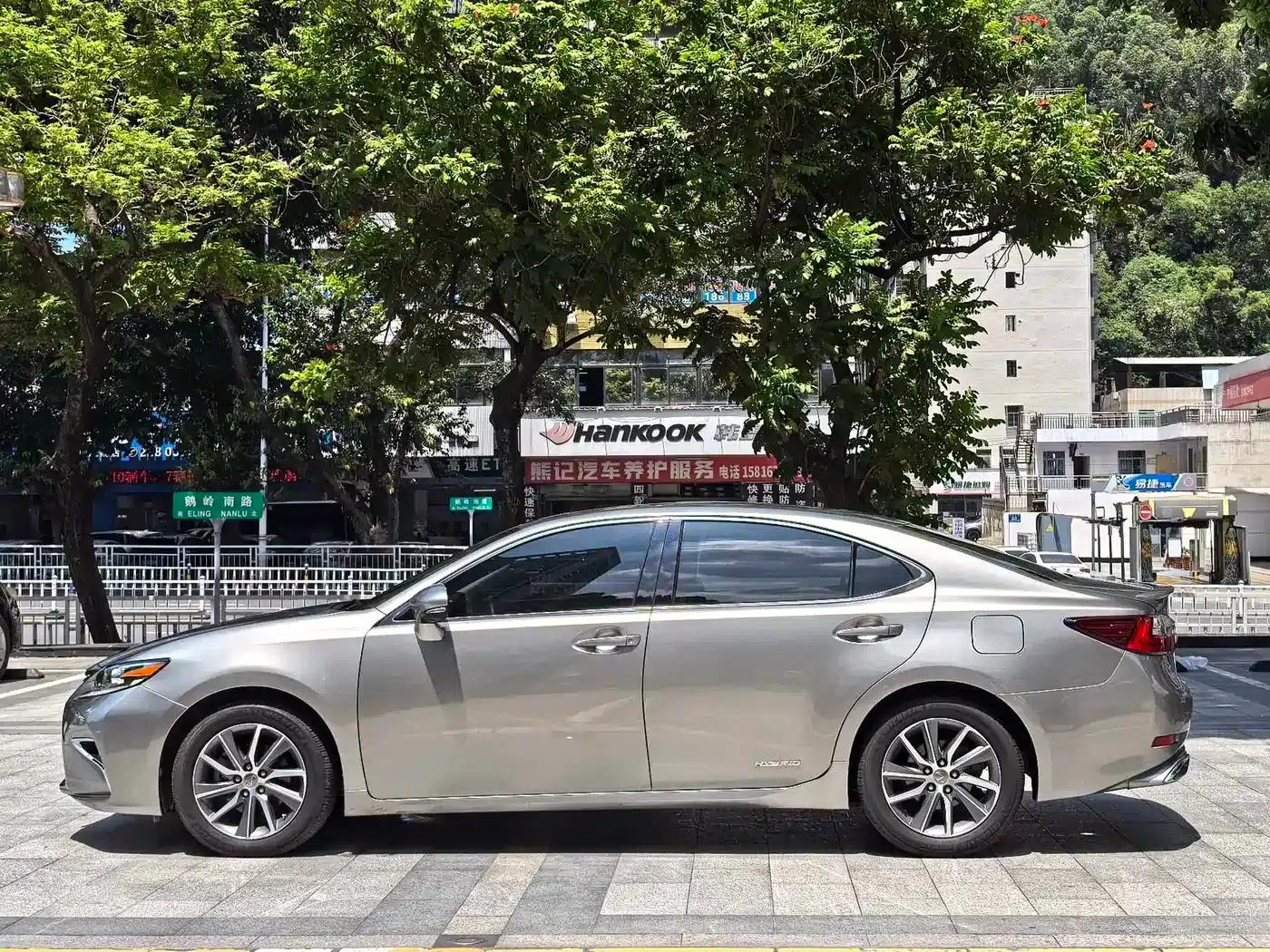Lexus ES 2015 300h Comfort Edition — миниатюра 5