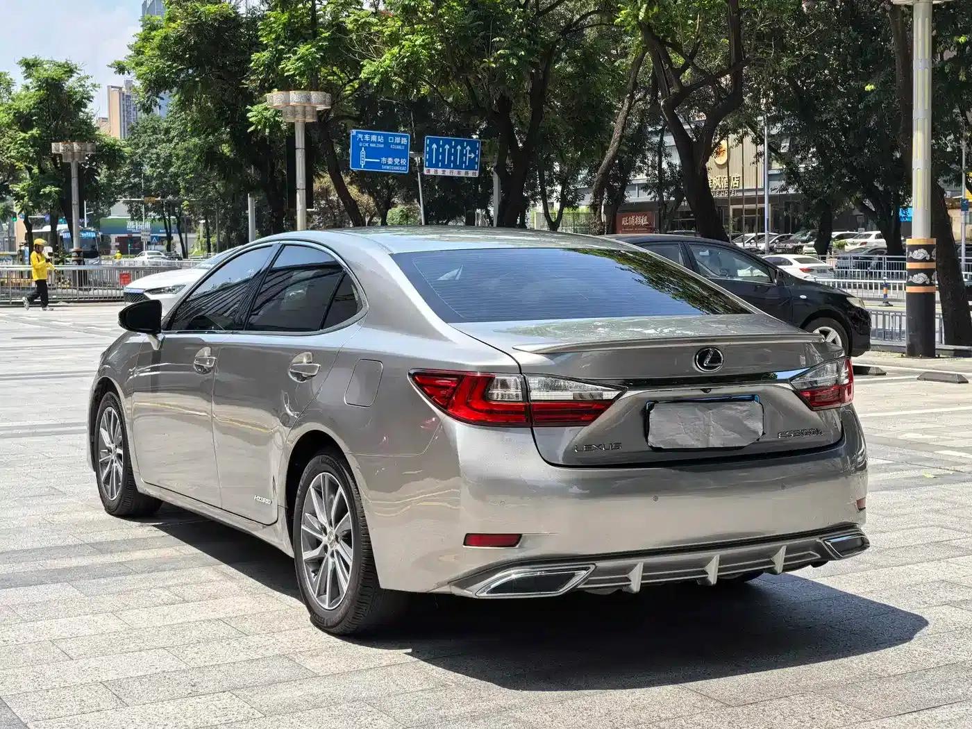 Lexus ES 2015 300h Comfort Edition — миниатюра 6