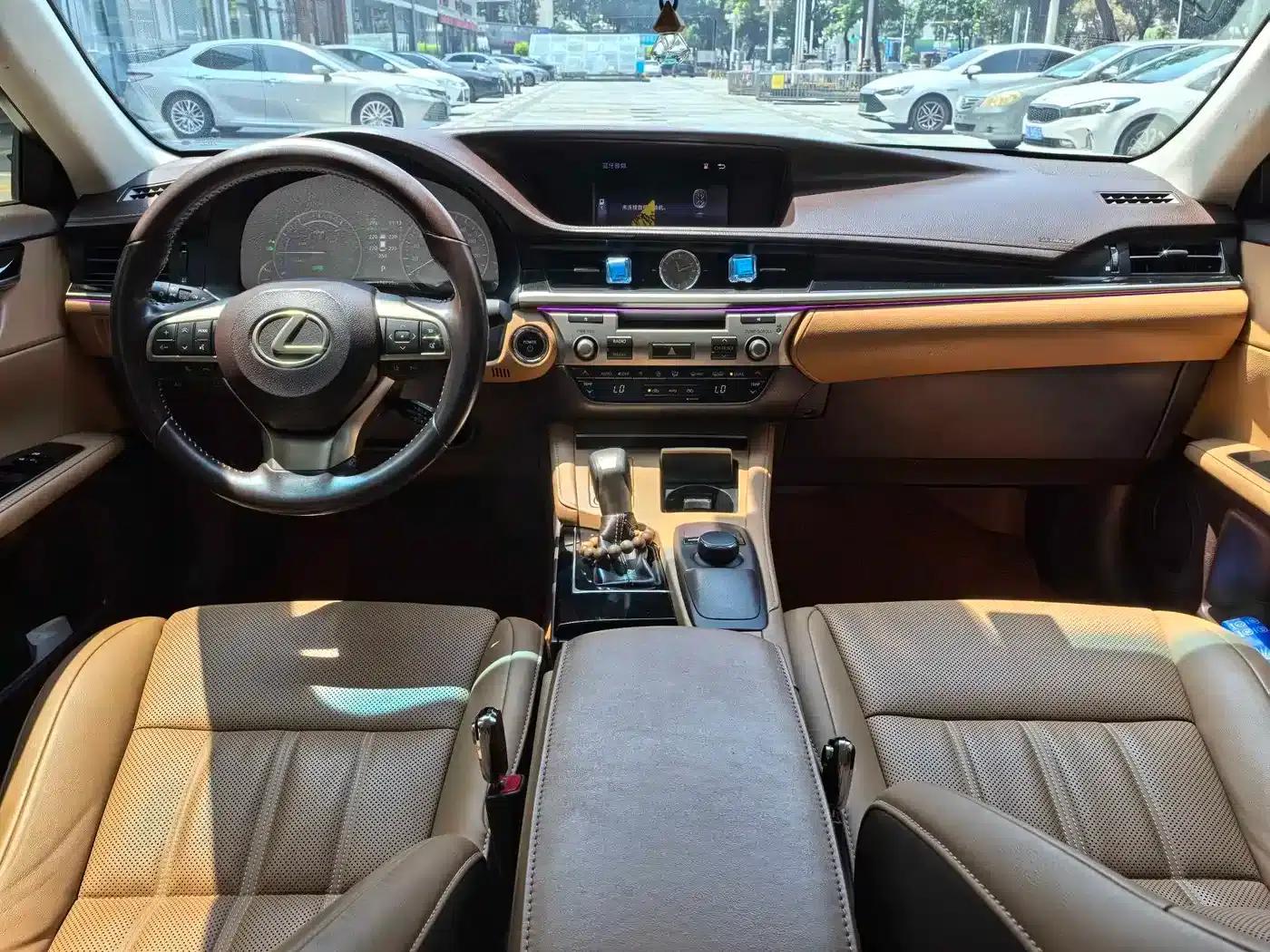 Lexus ES 2015 300h Comfort Edition — миниатюра 9