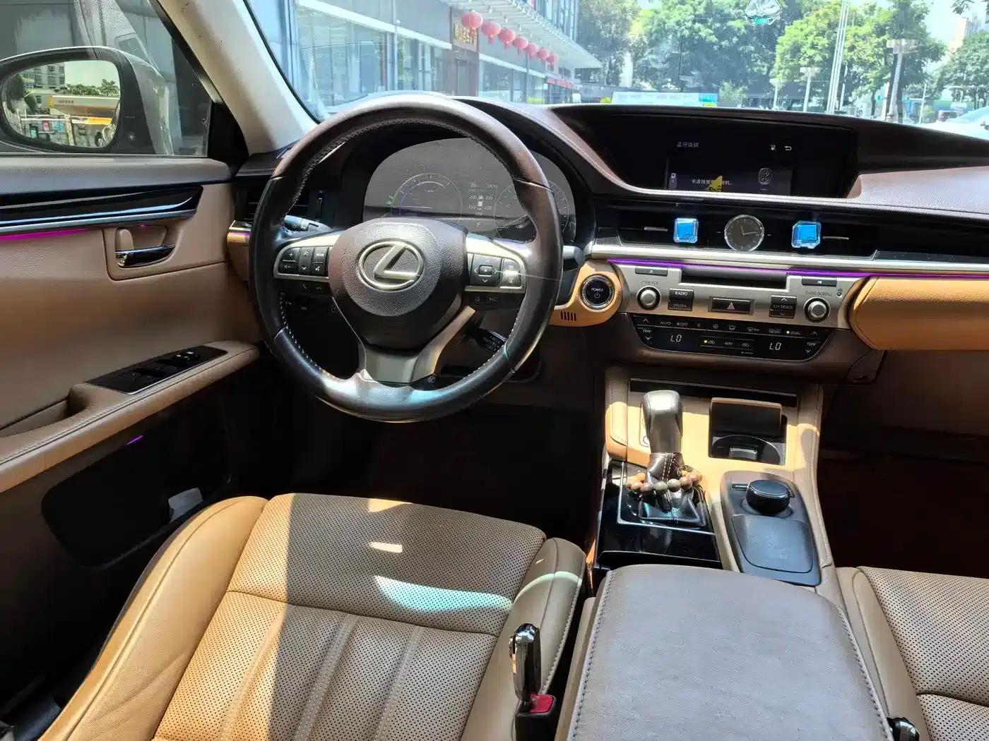 Lexus ES 2015 300h Comfort Edition — миниатюра 10