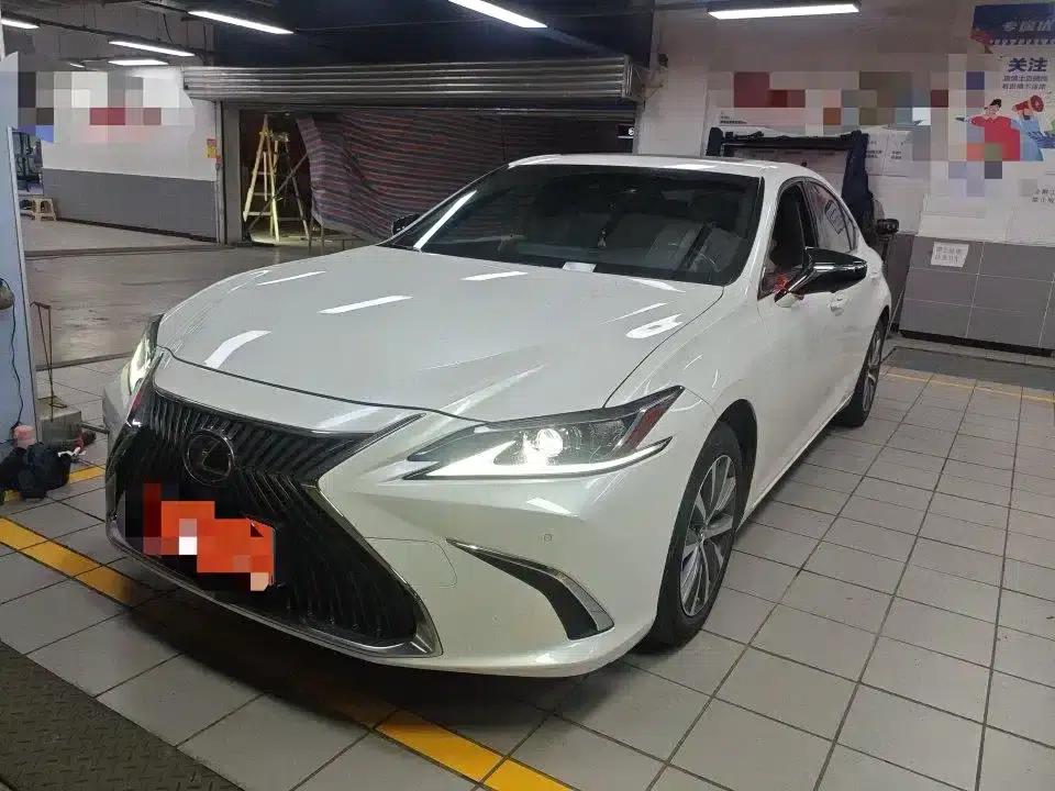 Lexus ES 2021 Model 200 Premium Edition — миниатюра 1