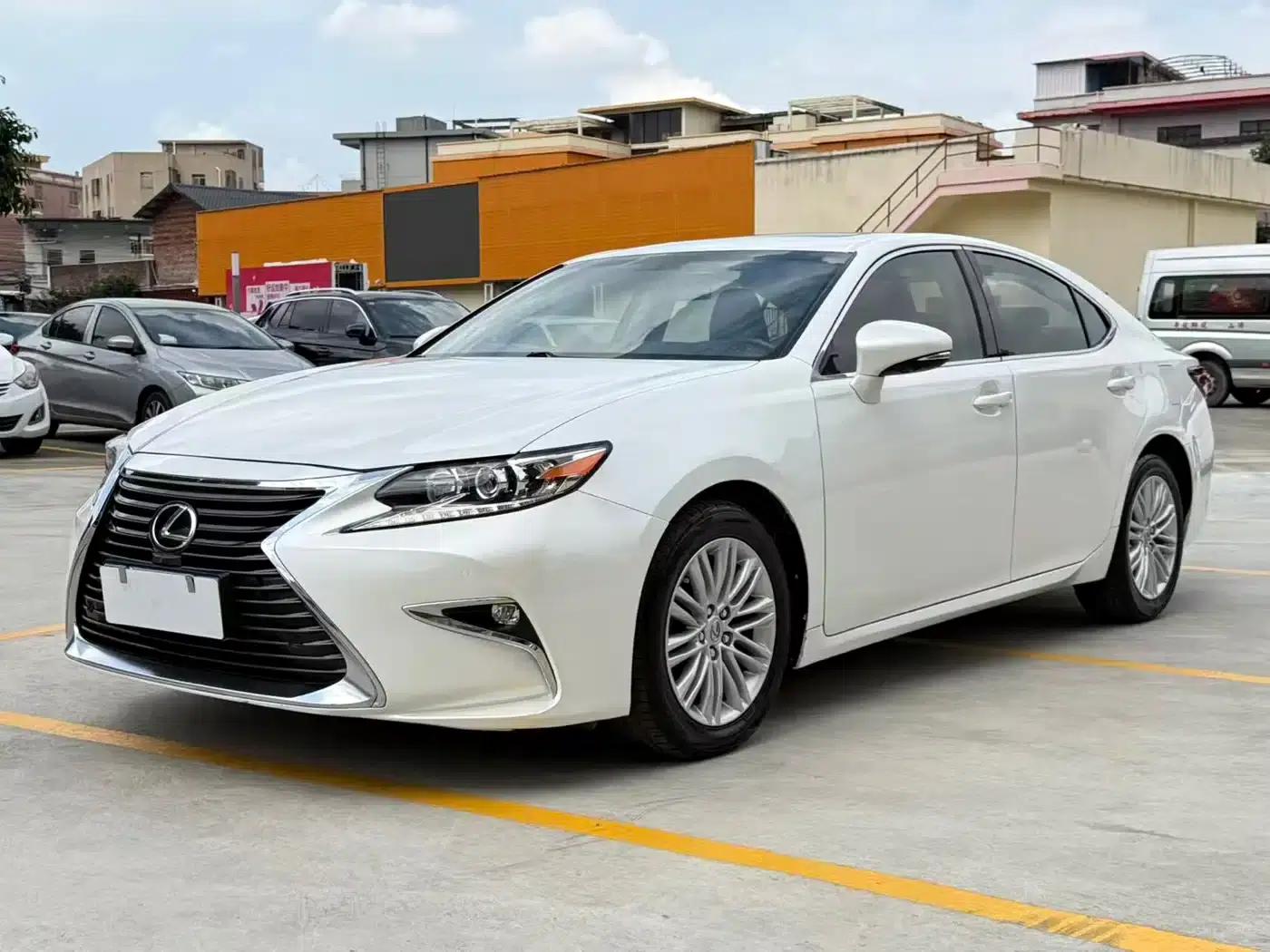 Lexus ES 2015 200 Elite Edition — миниатюра 1