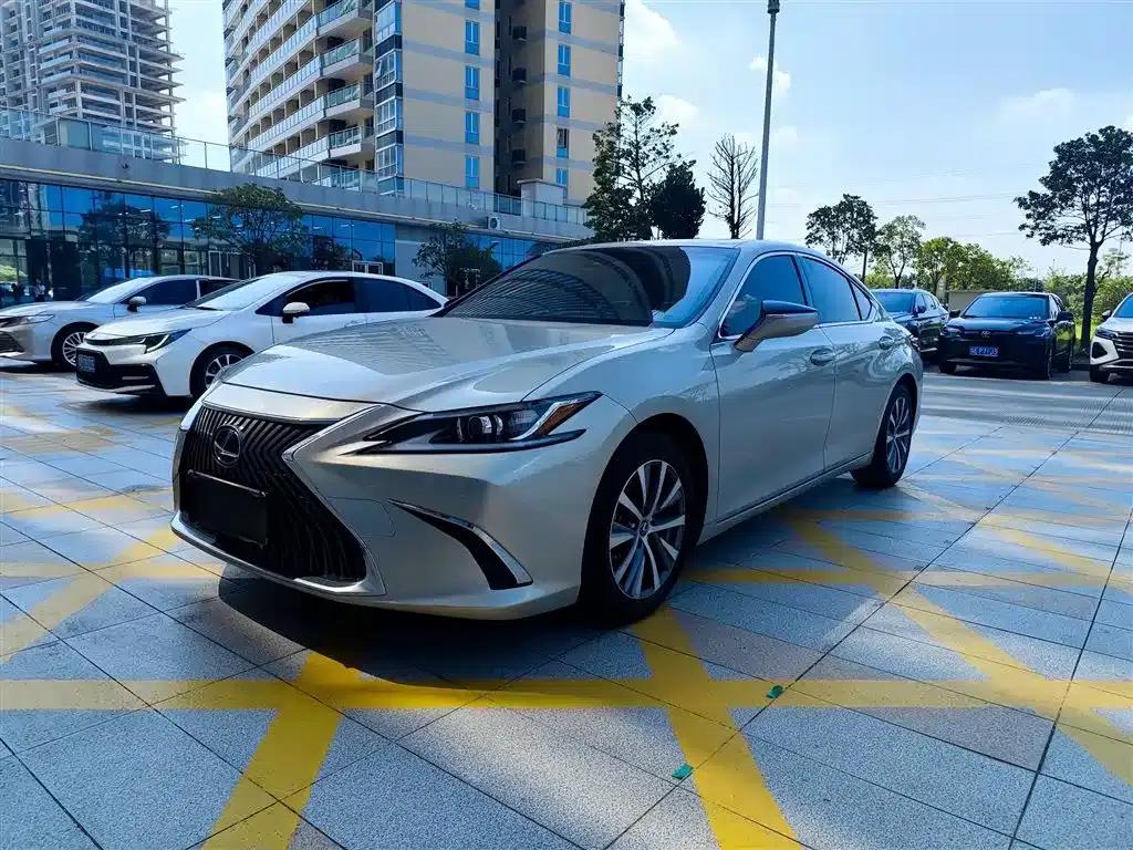 Lexus ES 2020 200 Excellence Edition — миниатюра 1