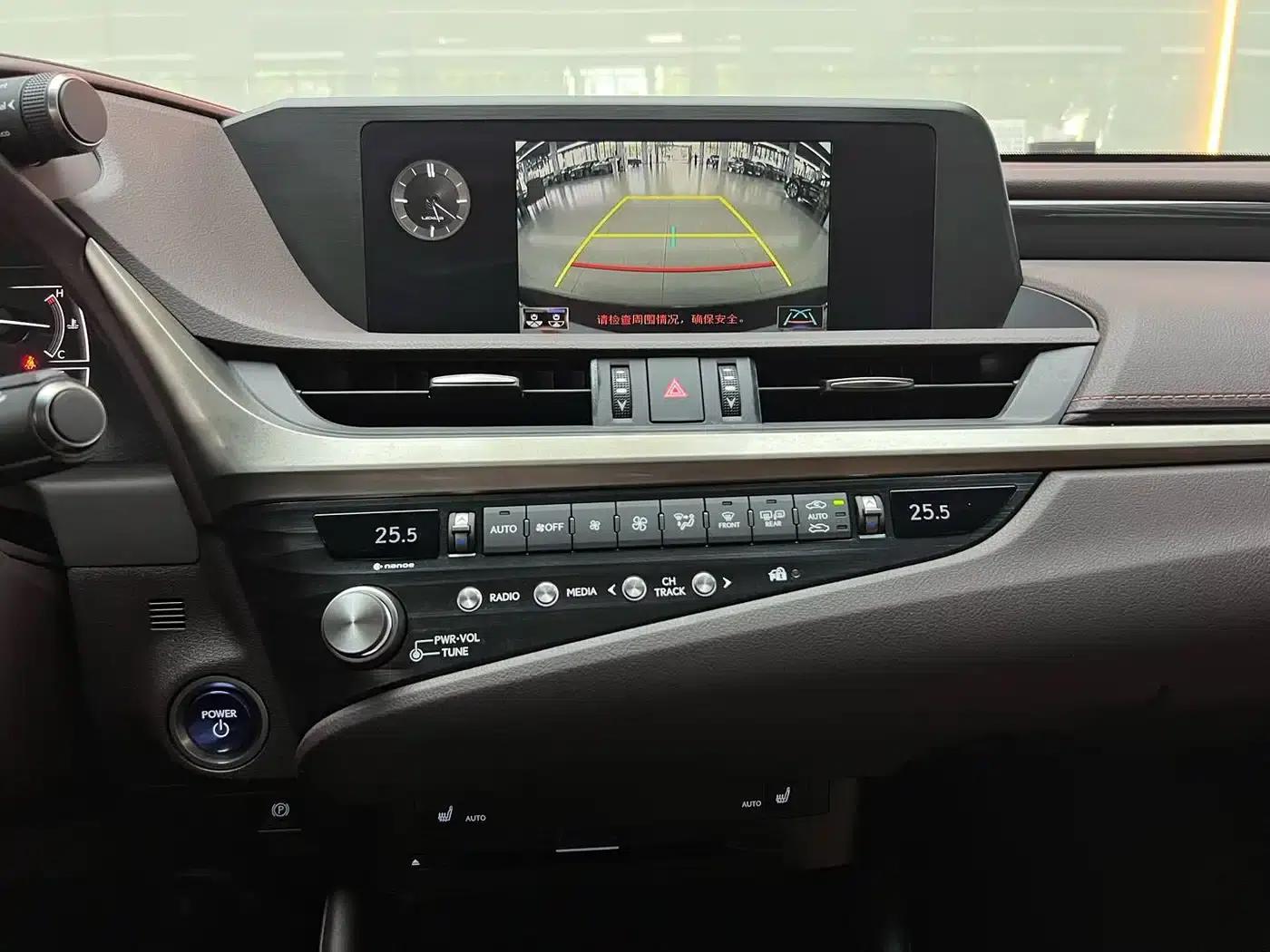 Lexus ES 2021 300h Premium Edition — миниатюра 13