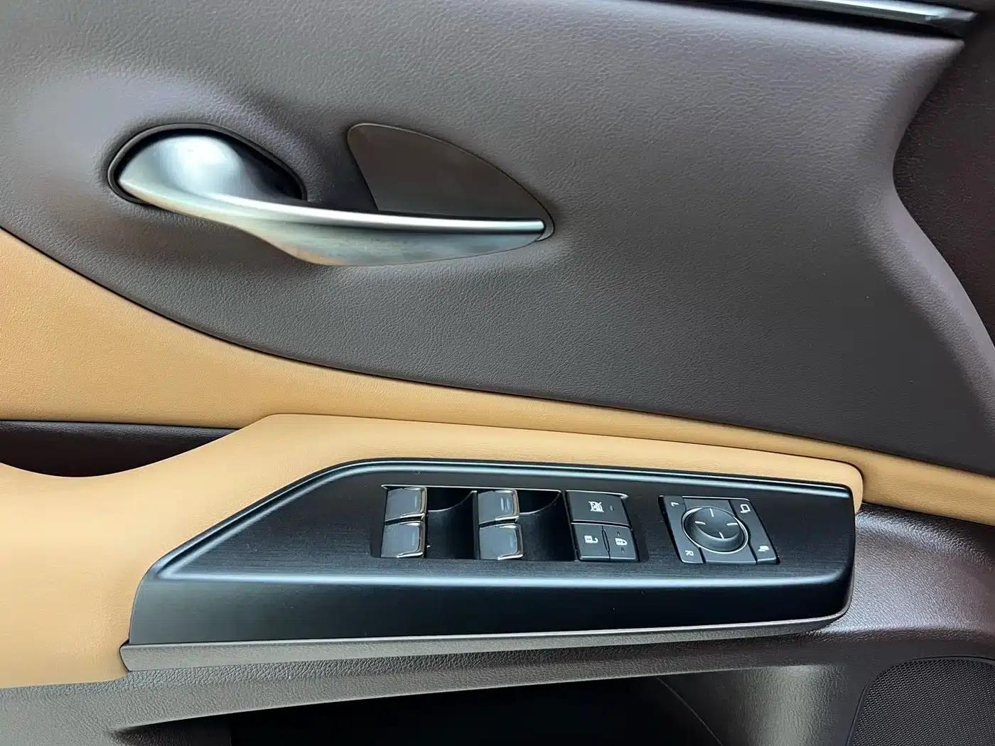 Lexus ES 2021 300h Premium Edition — миниатюра 19