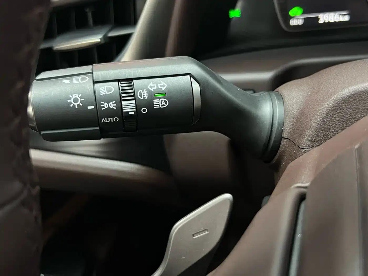 Lexus ES 2021 300h Premium Edition — миниатюра 23