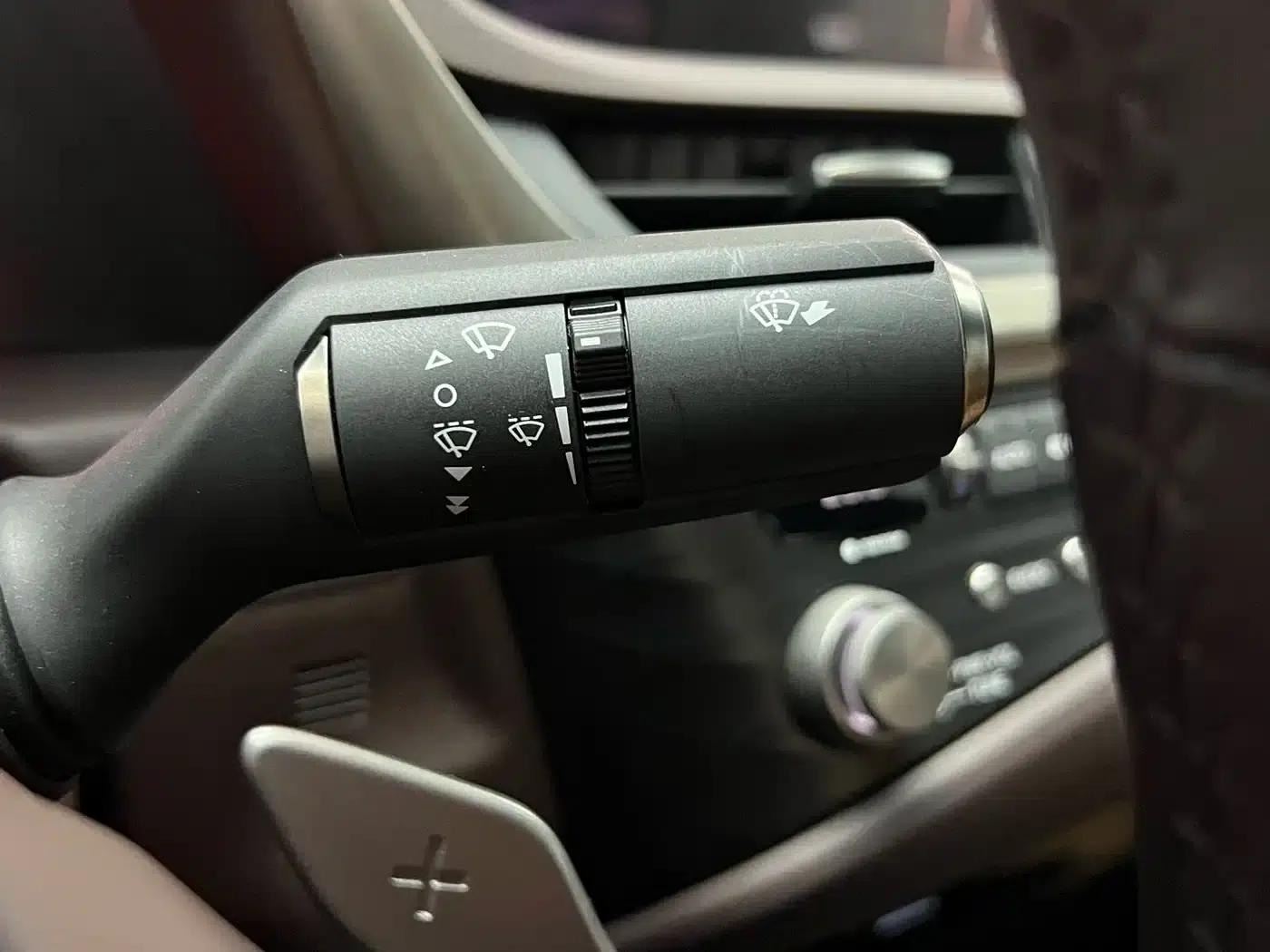 Lexus ES 2021 300h Premium Edition — миниатюра 24