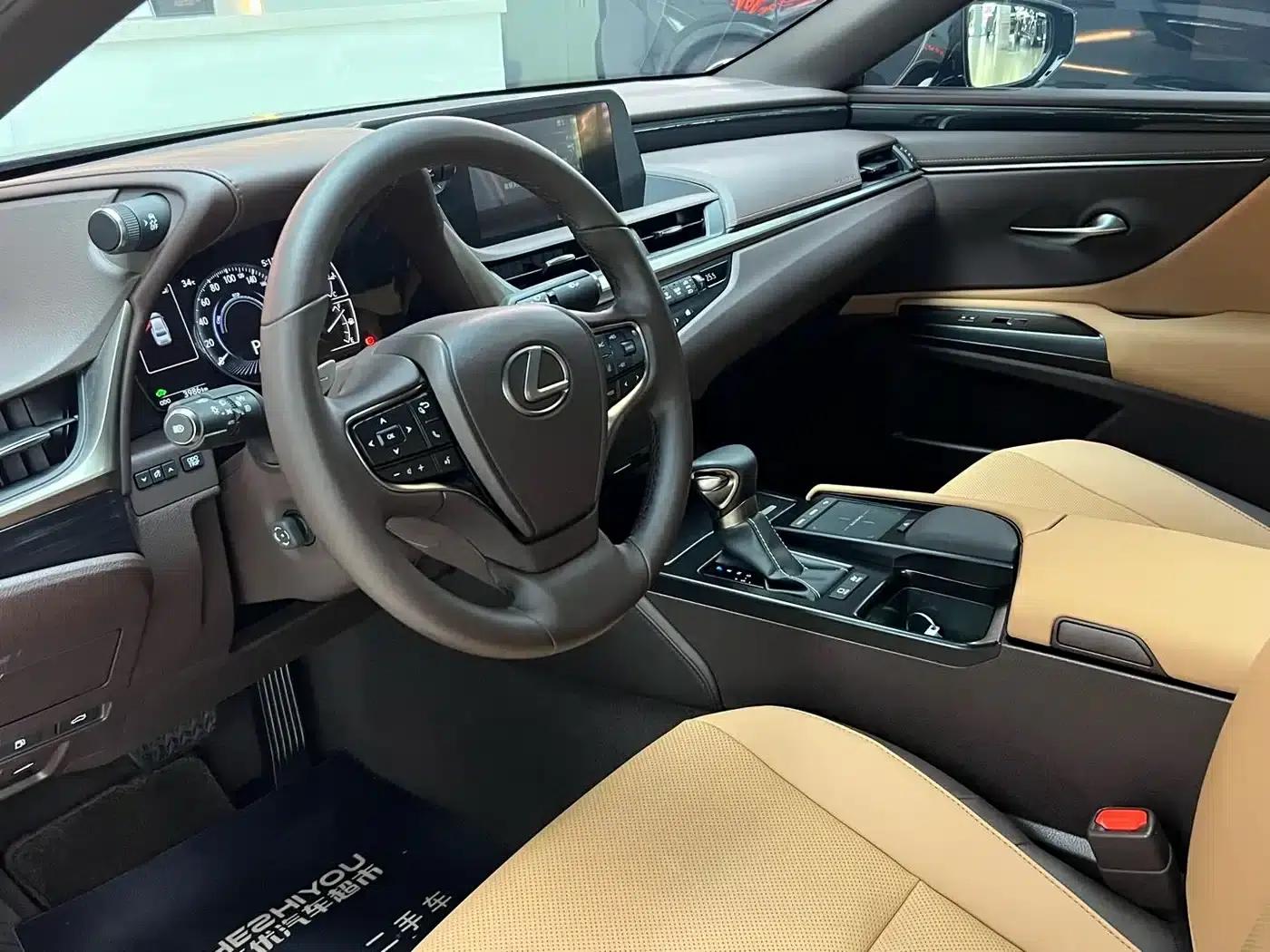 Lexus ES 2021 300h Premium Edition — миниатюра 8
