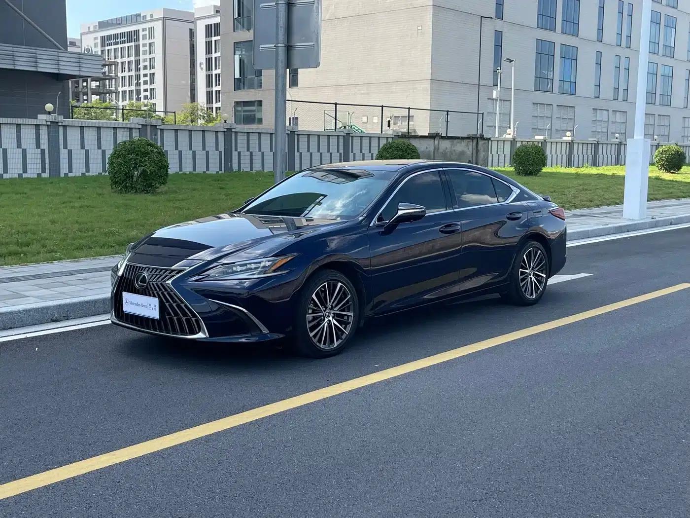 Lexus ES 2022 300h Premium Edition — миниатюра 1