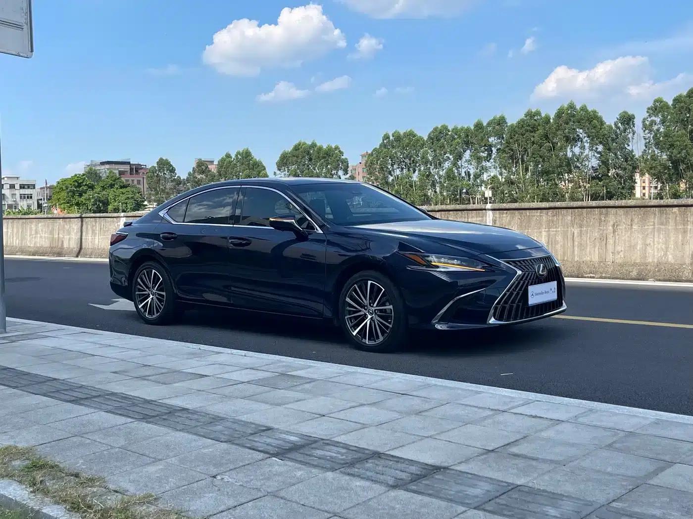 Lexus ES 2022 300h Premium Edition — миниатюра 3