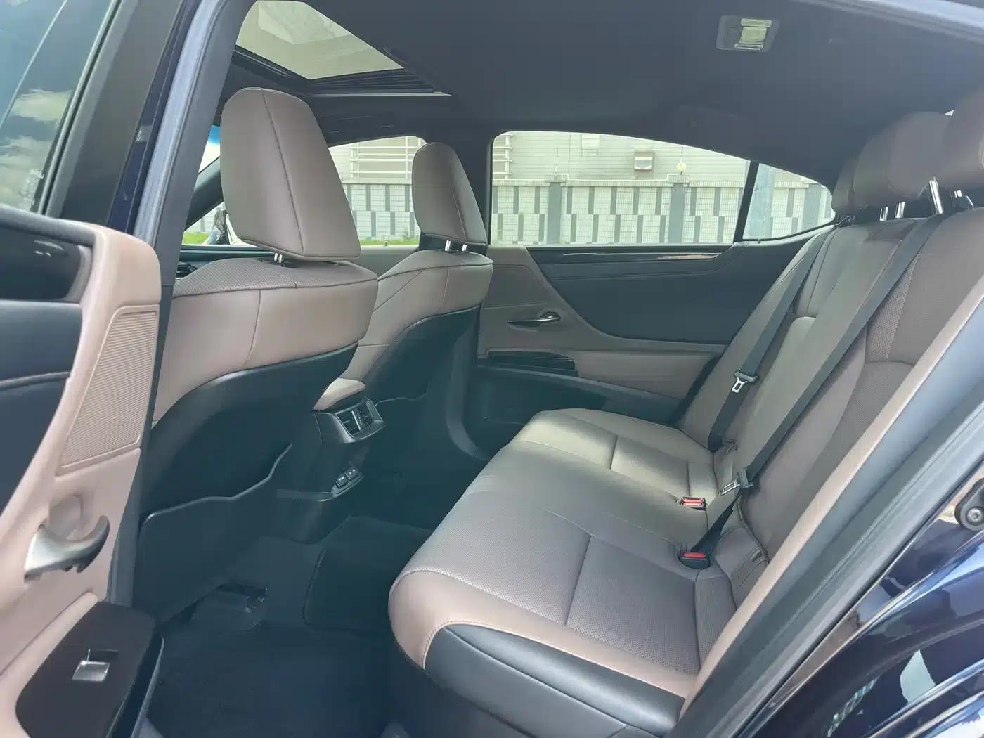 Lexus ES 2022 300h Premium Edition — миниатюра 5