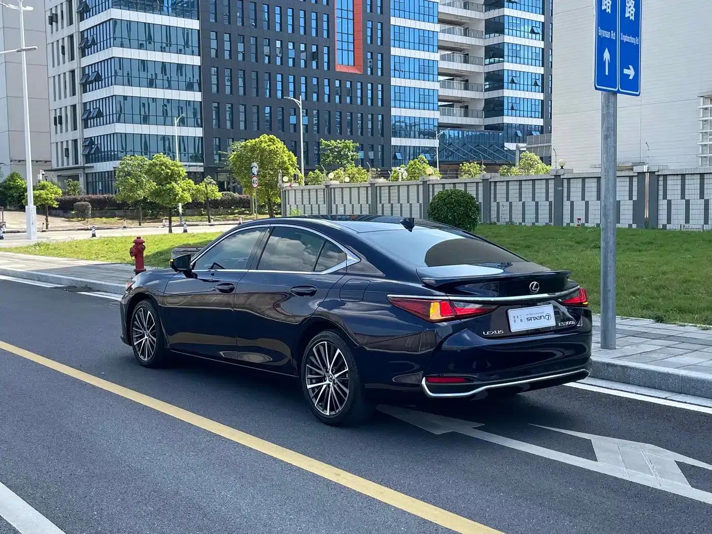 Lexus ES 2022 300h Premium Edition — миниатюра 7
